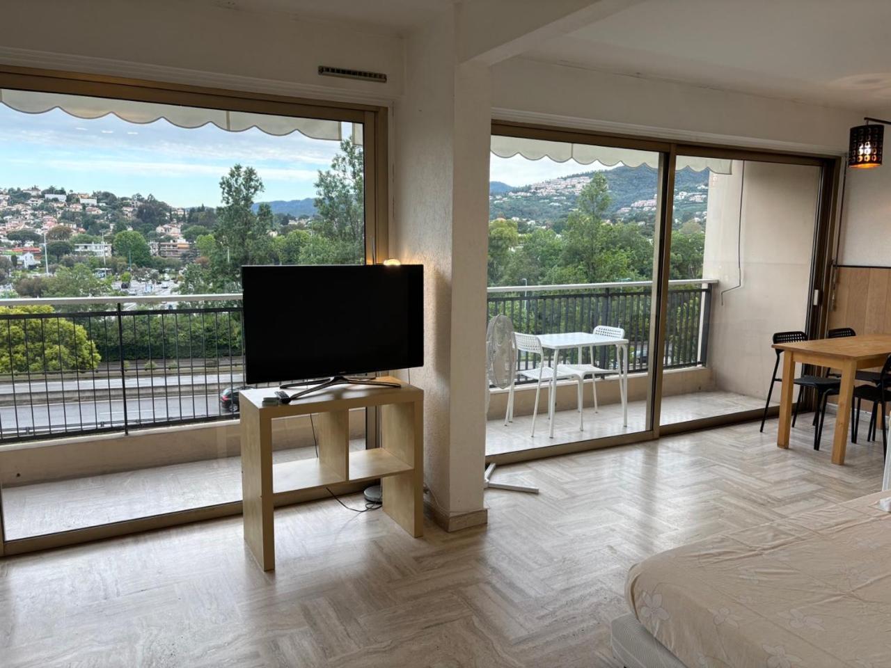 Le Surcouf Apartment มองเดอลิเยอลานาปูล ภายนอก รูปภาพ