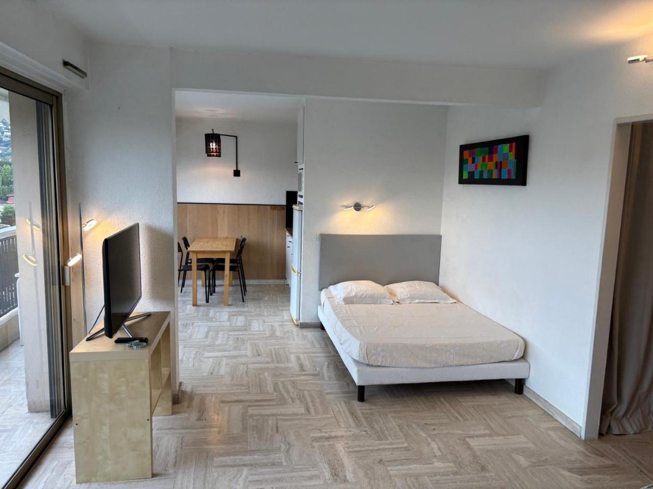 Le Surcouf Apartment มองเดอลิเยอลานาปูล ภายนอก รูปภาพ